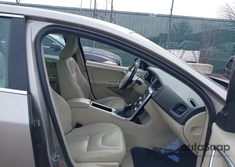 2015 Volvo S60 T5 Premier z USA, uszkodzony, nr VIN YV126MFK6F2338498